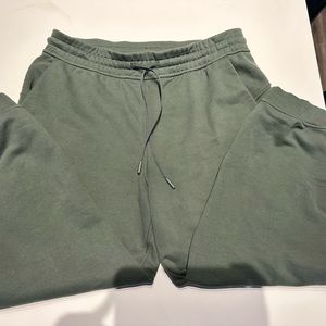 NWOT Lululemon Loungeful Cropped Jogger - Smoked Spruce - Size 10